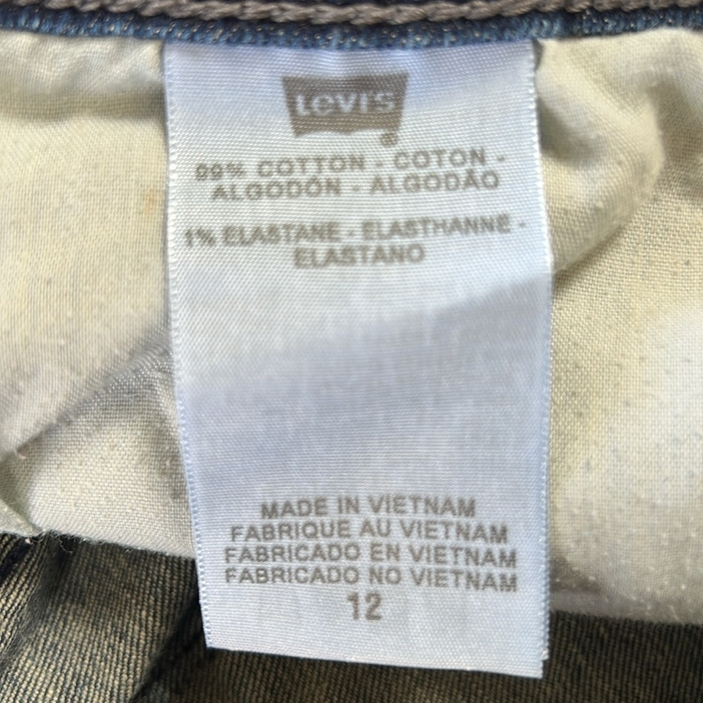 Levi’s 515 Women’s Shorts. Blue denim, with cute details on pockets. Size 12. - Picture 10 of 13